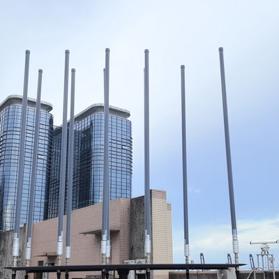 Hệ thống chống nhiễu UAV / chống máy bay không người lái có sức mạnh cao với phạm vi nhiễu từ 500m đến 2km và độ ẩm lên đến 95% chống nước IP65 cho việc lắp đặt thiết bị nhà ga